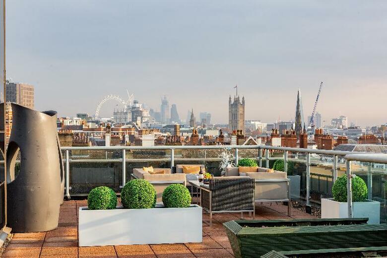 Hotel Park Plaza Victoria London
