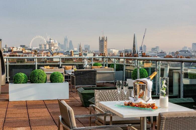 Hotel Park Plaza Victoria London