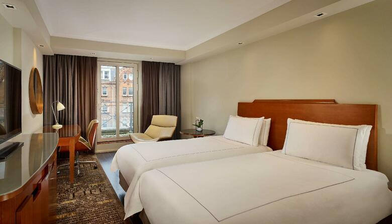 Hotel Park Plaza Victoria London
