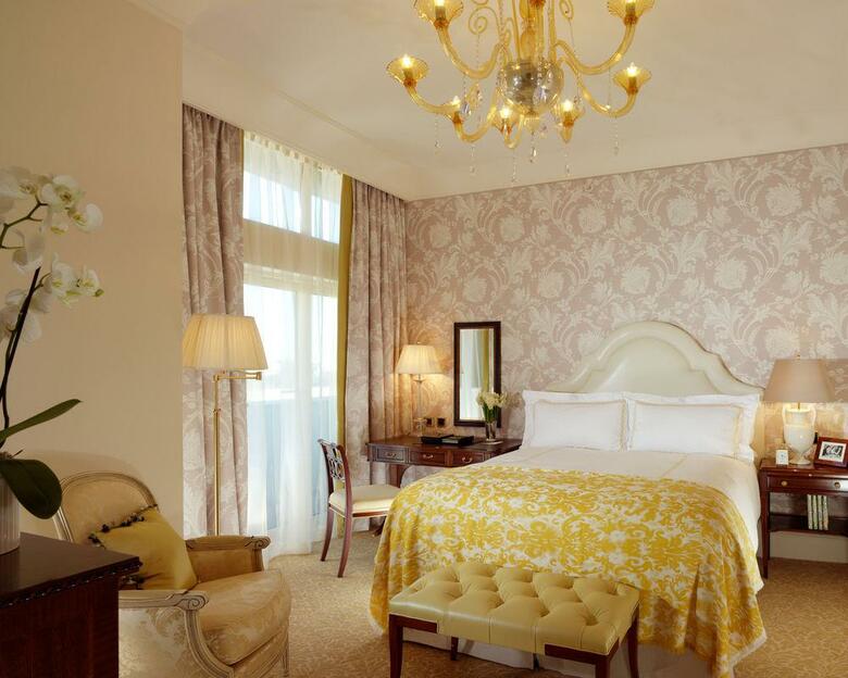 Hotel Savoy
