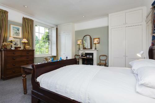 Veeve - Five Bedroom House In Greenwich