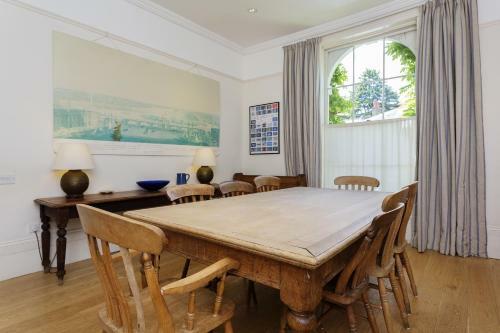 Veeve - Five Bedroom House In Greenwich