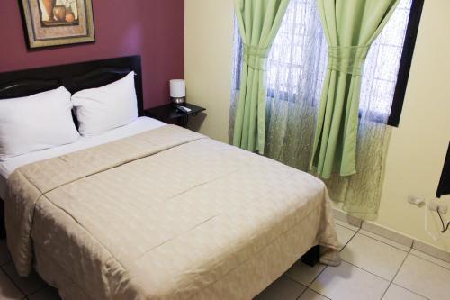 Dolphin Executives Hotel