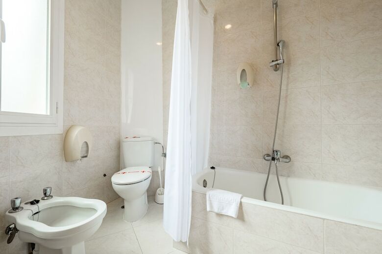 Hotel Amic Col�n