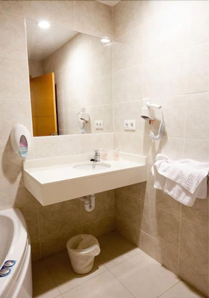 Hotel Amic Col�n