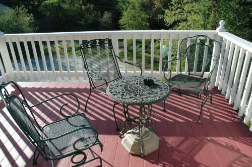 Bed & Breakfast All Seasons Groveland Inn