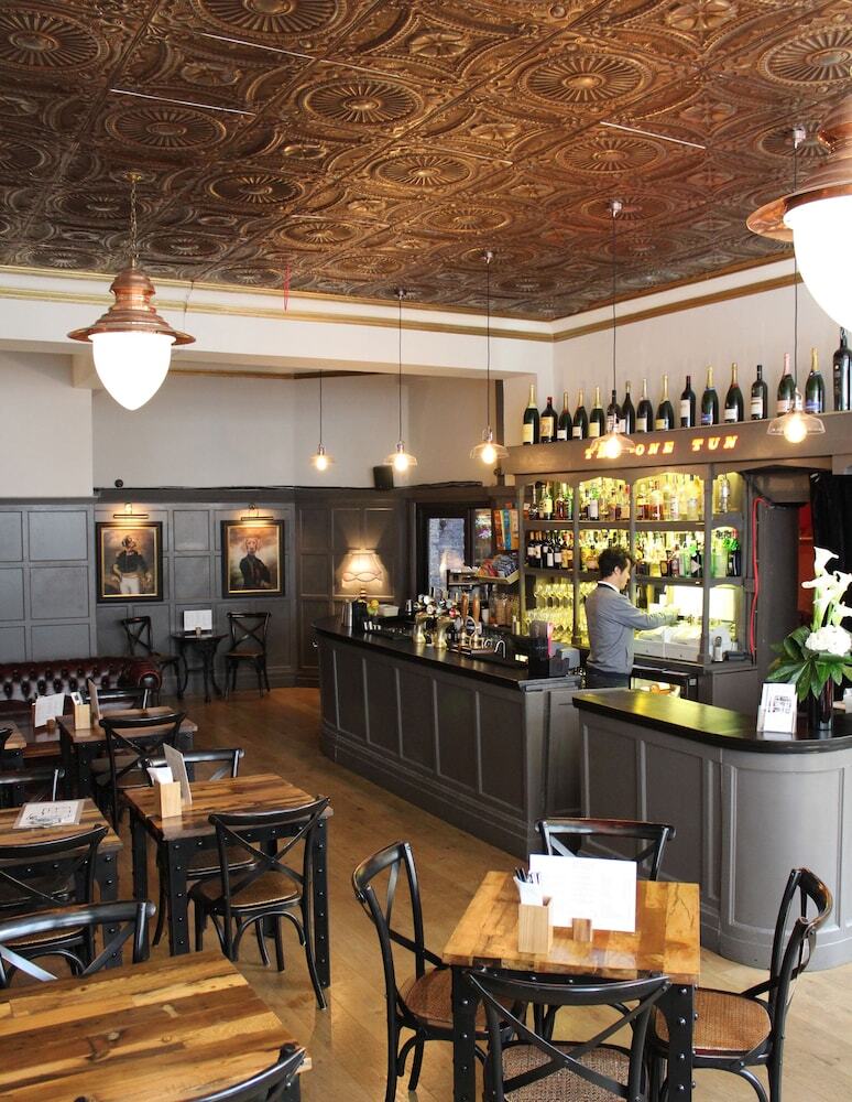 Hostal The One Tun Pub And Rooms