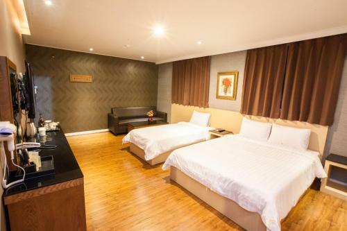 Pung Nam Tourist Hotel