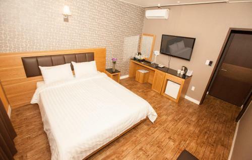 Pung Nam Tourist Hotel