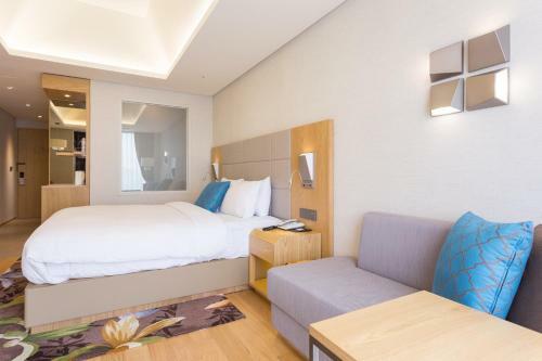 Charis Hotel