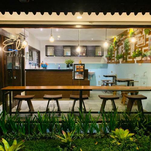 Senthong Asri Hotel And Resto