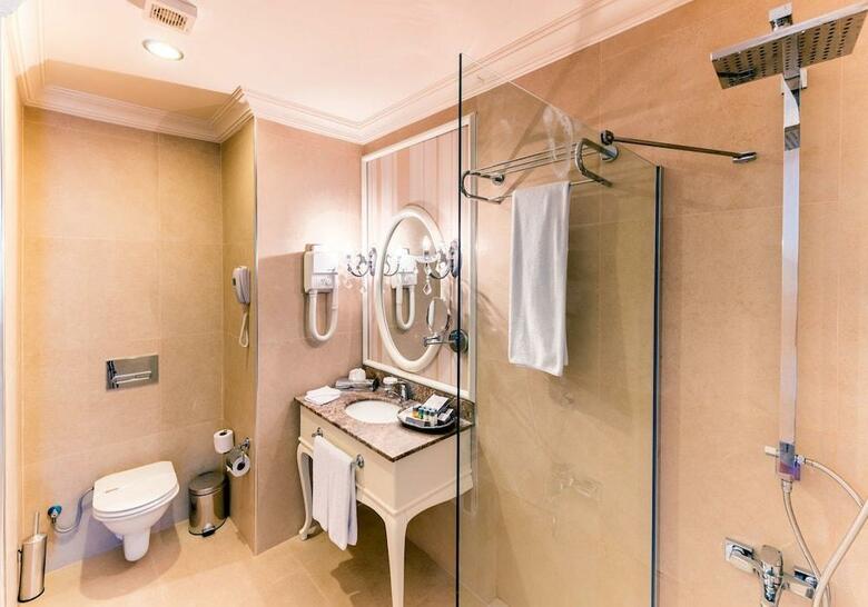 Hotel Vuni Palace