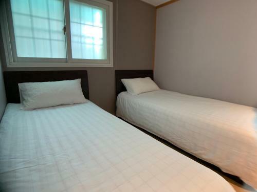 Hostal J-honor Guesthouse