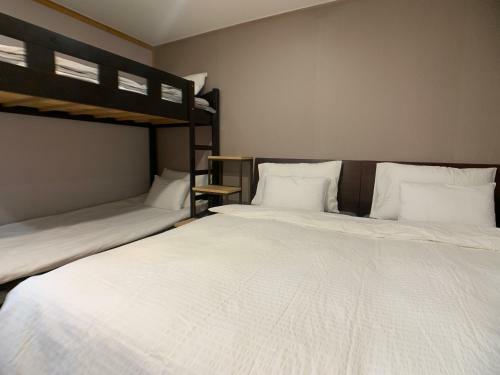 Hostal J-honor Guesthouse