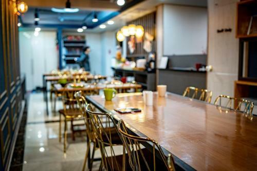 Hostal J-honor Guesthouse
