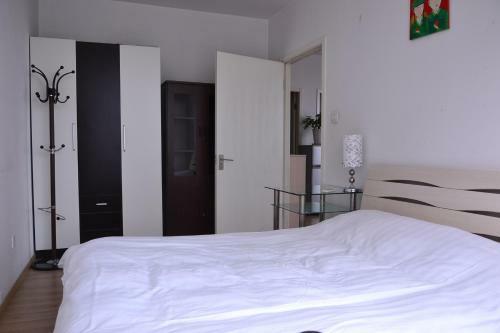 Zhongguancun Daocaoren Apartment