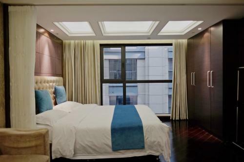 Ring Service Apartment No.8 On The East
