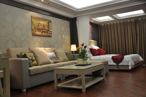 Ring Service Apartment No.8 On The East