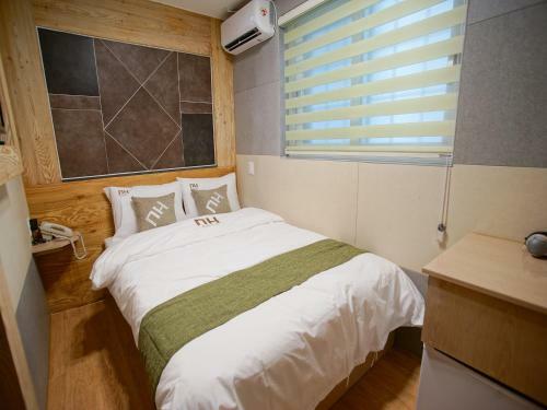Hostal D.h Sinchon Guesthouse