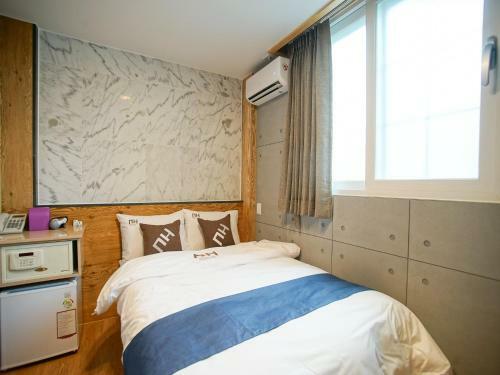 Hostal D.h Sinchon Guesthouse