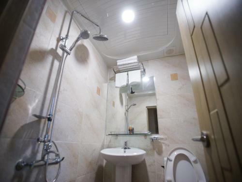 Hostal D.h Sinchon Guesthouse