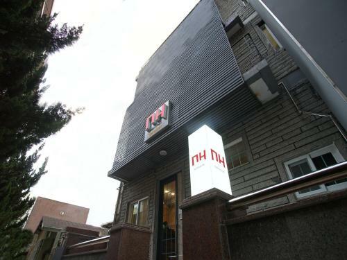 Hostal D.h Sinchon Guesthouse