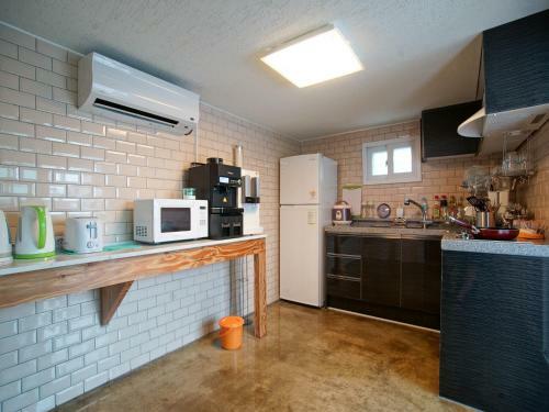 Hostal D.h Sinchon Guesthouse