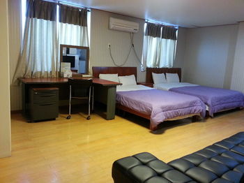 Hostal Ib Ville Guest House