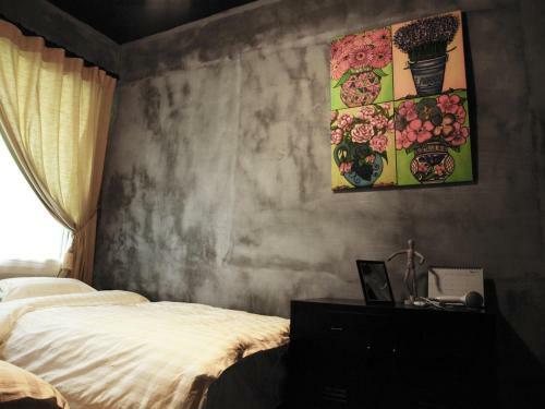 Hostal Twotwo House