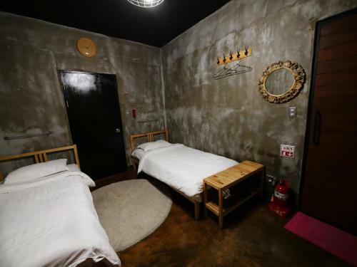 Hostal Twotwo House