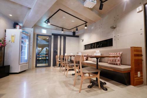 Tria Business & Boutique Hotel