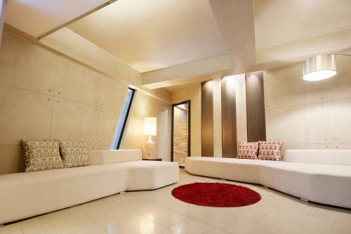 Tria Business & Boutique Hotel