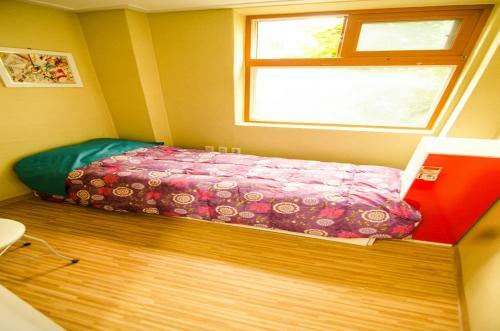 Hostal Kimchee Sinchon Guesthouse
