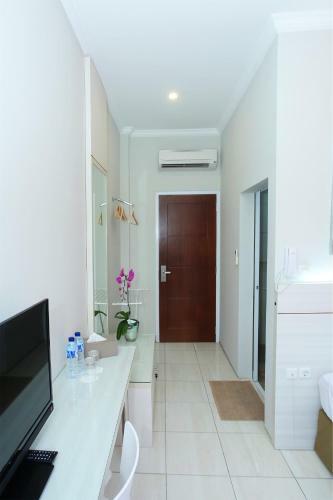 Hostal Topaz Residence