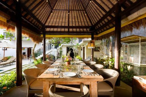 Coconuts Villa Balangan Beach
