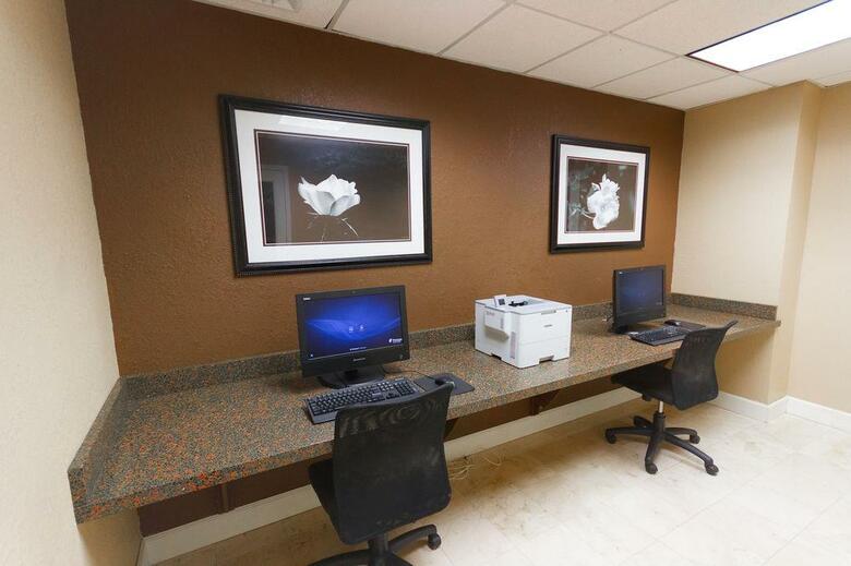 Hotel Clarion Inn & Suites Miami Airport