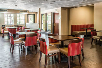 Hotel Comfort Suites I-35 North