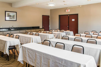 Hotel Comfort Suites I-35 North