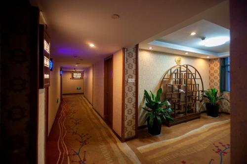 Yiwu Luckbear Hotel
