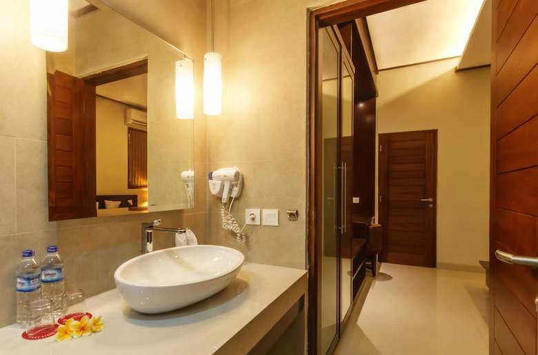 Hotel Yulia Beach Inn Kuta