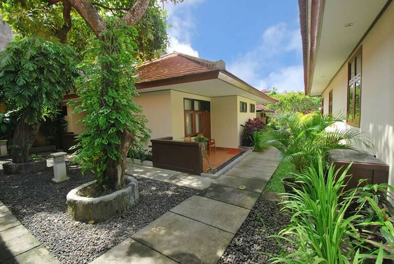 Hotel Yulia Beach Inn Kuta