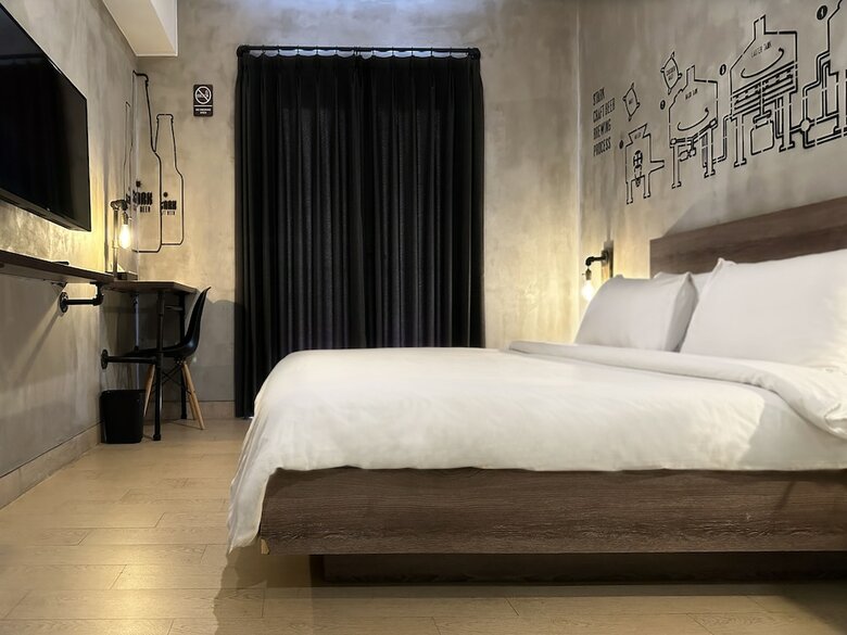 J Boutique Hotel