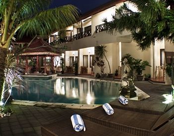 Hotel The Flora Kuta Bali