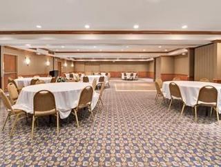 Clarion Hotel Park Central