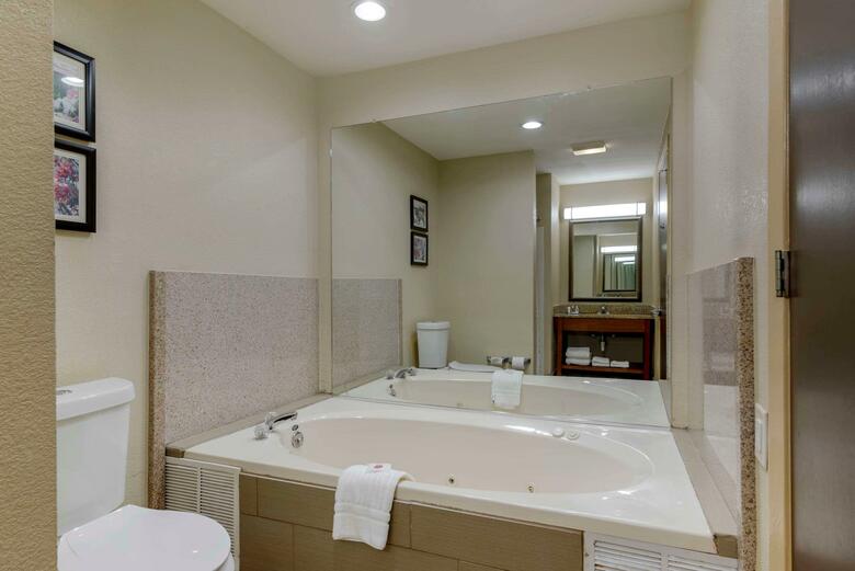 Hotel Comfort Suites