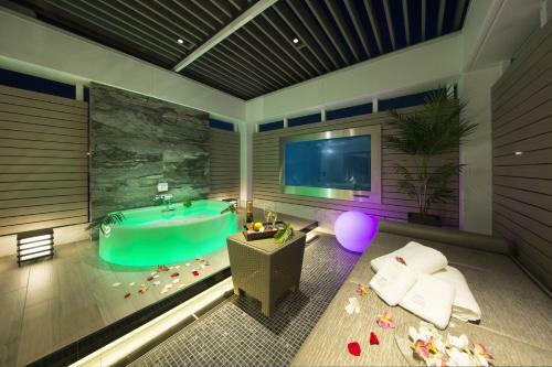 Hotel In The Green (adult Only)