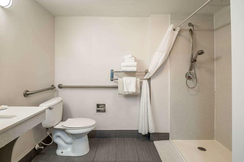 Hotel Comfort Inn West