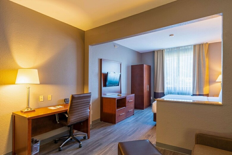 Hotel Comfort Suites