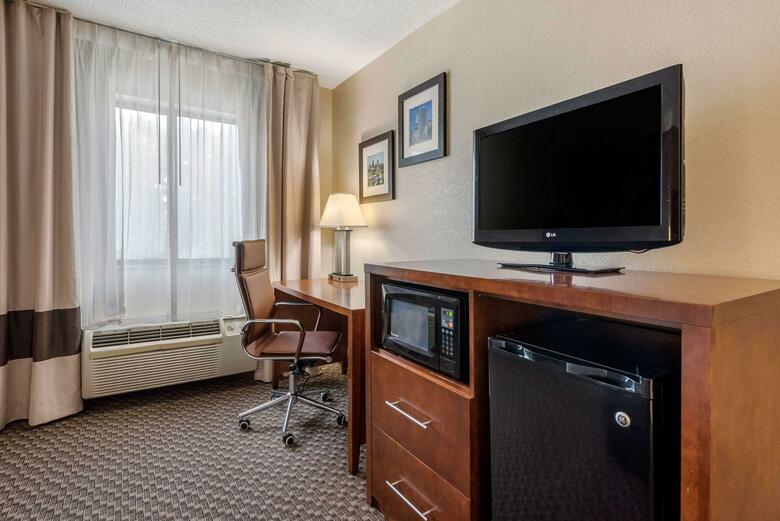 Hotel Comfort Inn South