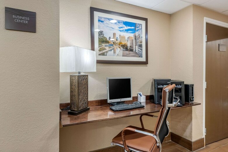 Hotel Comfort Inn South